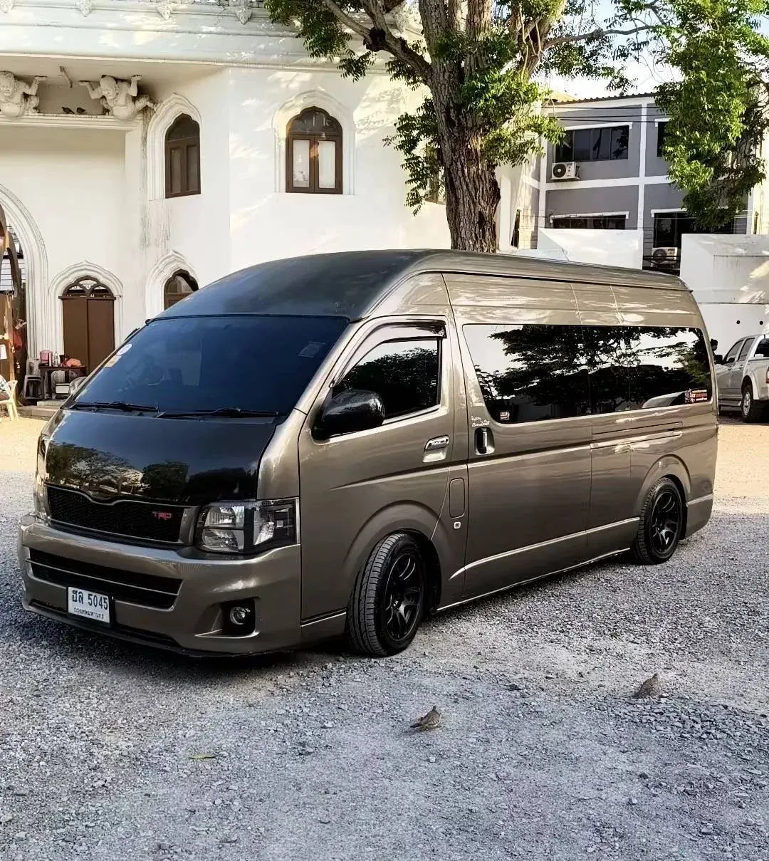 รถตู้วีไอพี โตโยต้า คอมมิวเตอร์