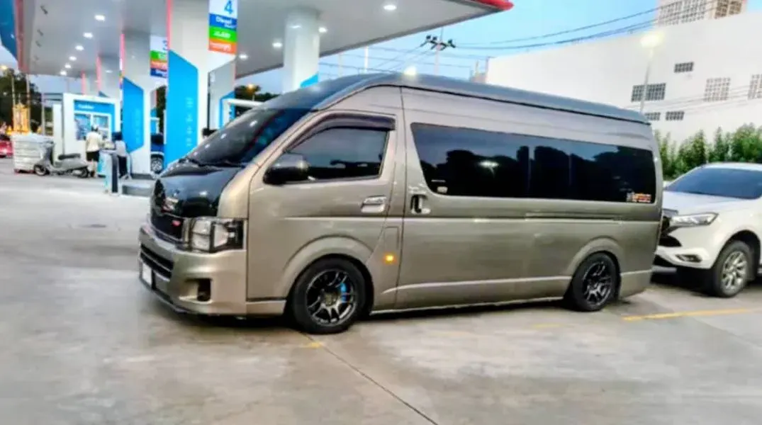รถตู้วีไอพี โตโยต้า คอมมิวเตอร์