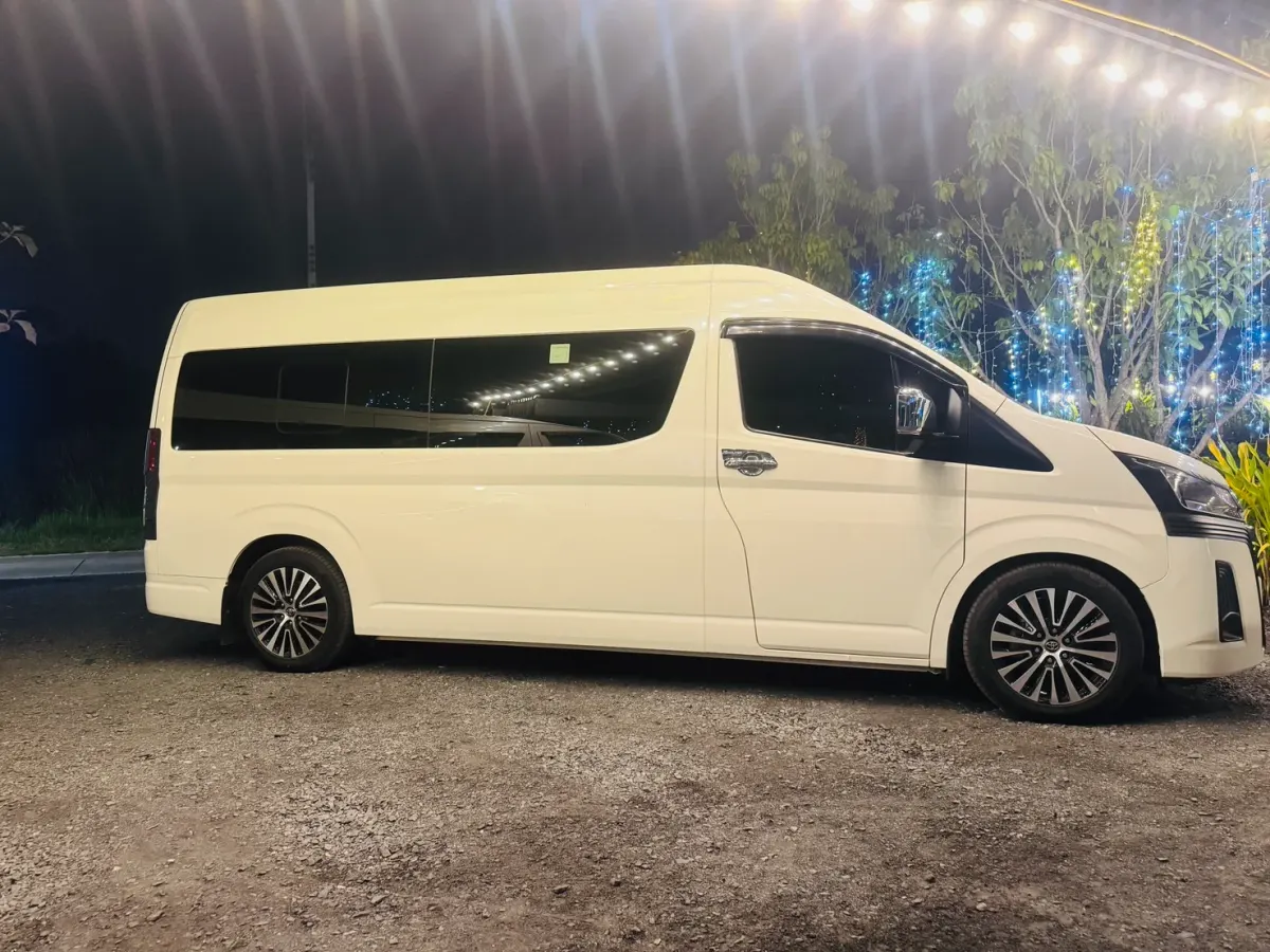 รถตู้วีไอพี โตโยต้า คอมมิวเตอร์ โฉมใหม่ (เจเนอเรชันที่ 6 / รหัส H300)