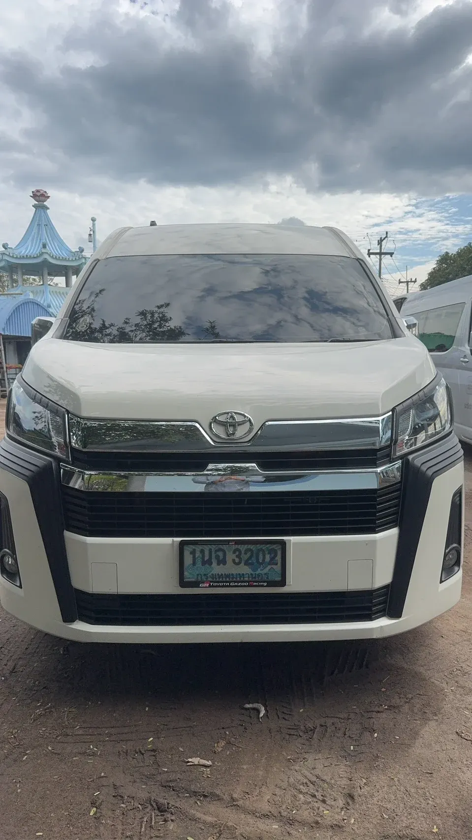 รถตู้วีไอพี โตโยต้า คอมมิวเตอร์ โฉมใหม่ (เจเนอเรชันที่ 6 / รหัส H300)