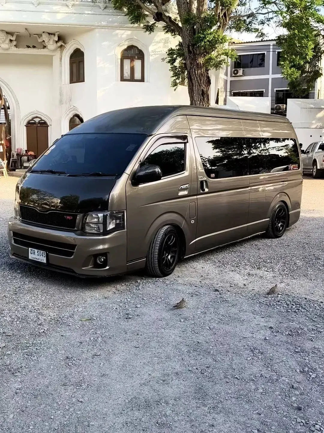 รถตู้วีไอพี โตโยต้า คอมมิวเตอร์